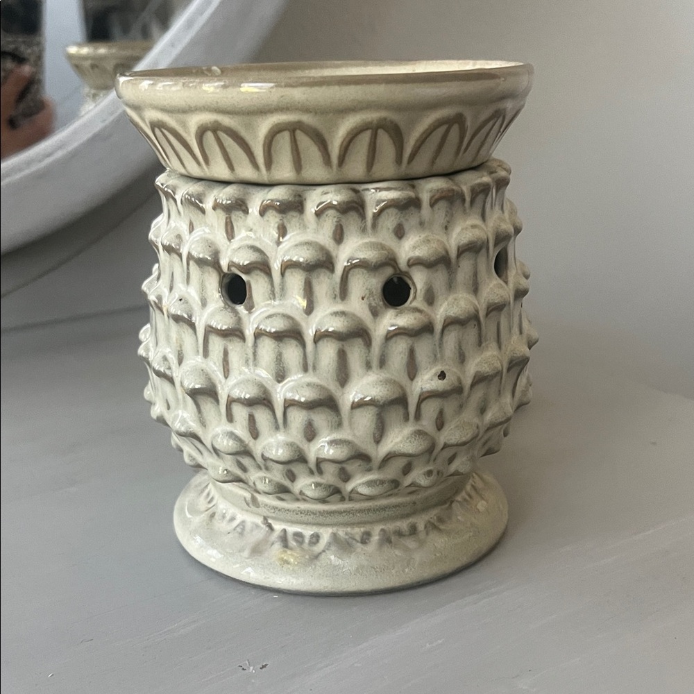 Scentsy Cream Textured Warmer